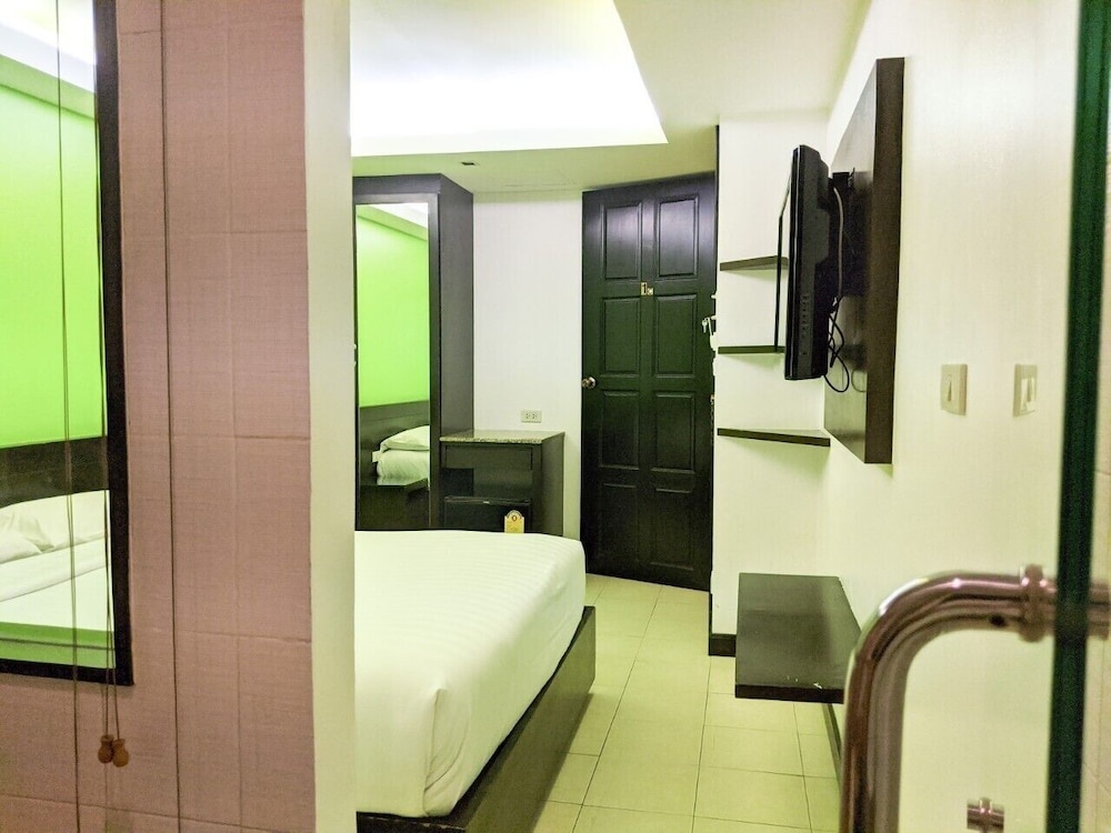 Oasis Inn Bangkok
