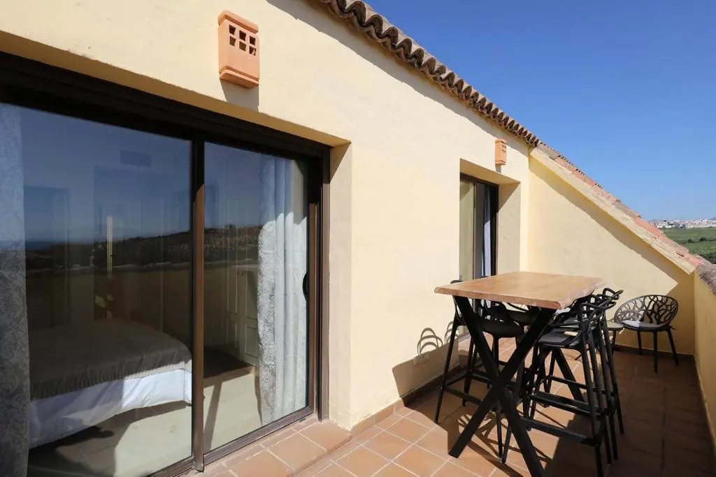 Duquesa Village Apartment - 2 Bed/2 Bath apartment with panoramic sea views