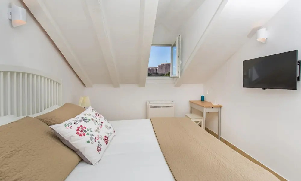 Porta Apartment and Rooms by Irundo
