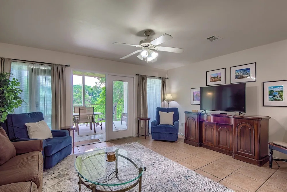Ww H202 Mather Street Retreat 2 Bedroom Condo by RedAwning