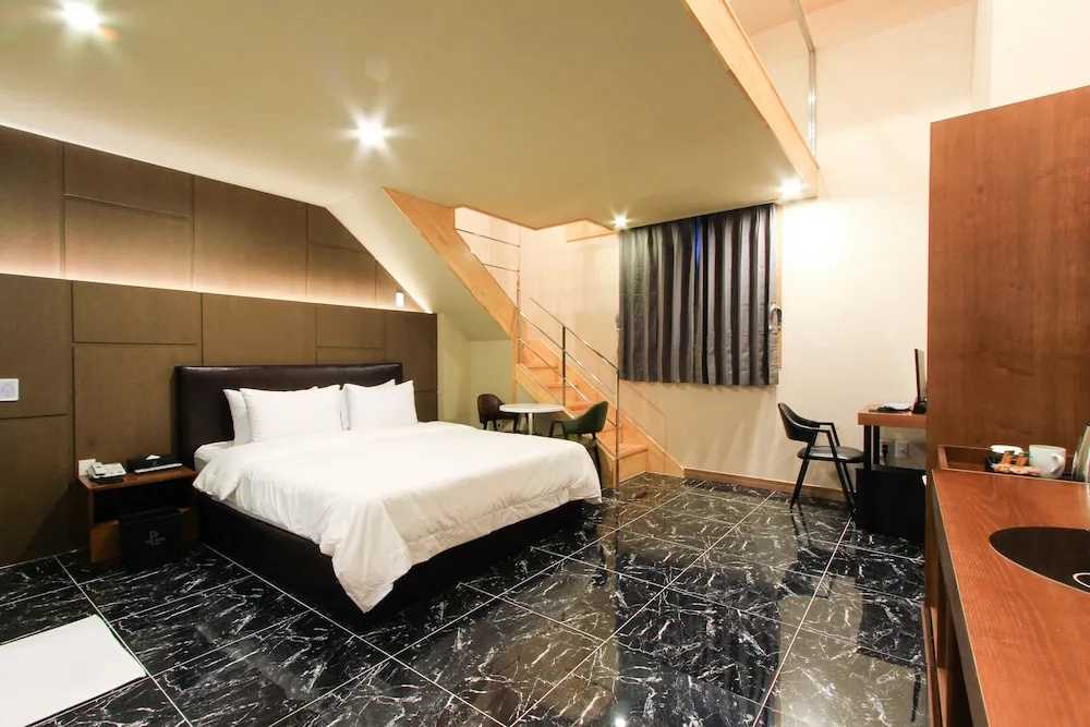 The King Hotel