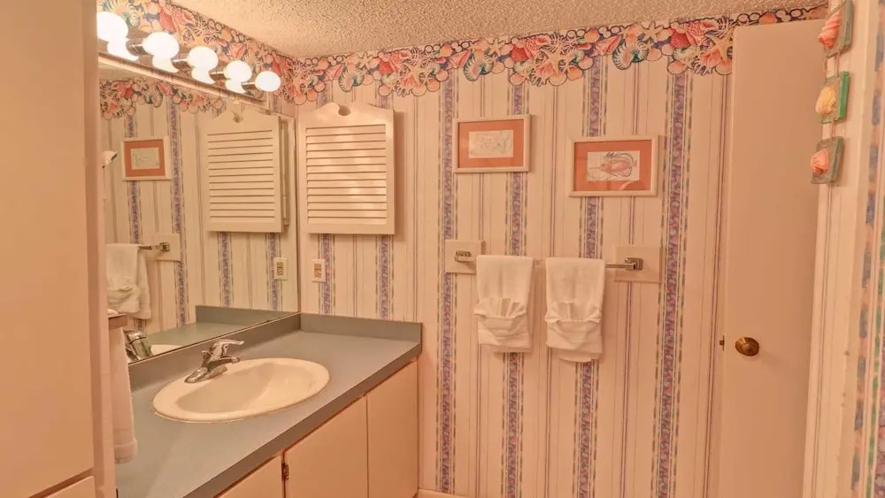 106 Las Brisas Poolside Condo 1 Bedroom Condo by RedAwning
