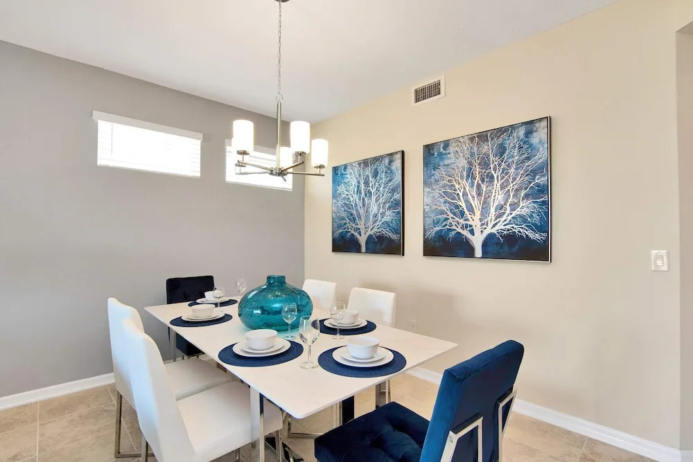 Posh and Spacious 3BD Condo With Patio, Pond View and Close to Disney! #3sl108