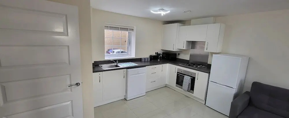 Inviting 6-bed House in Nuneaton
