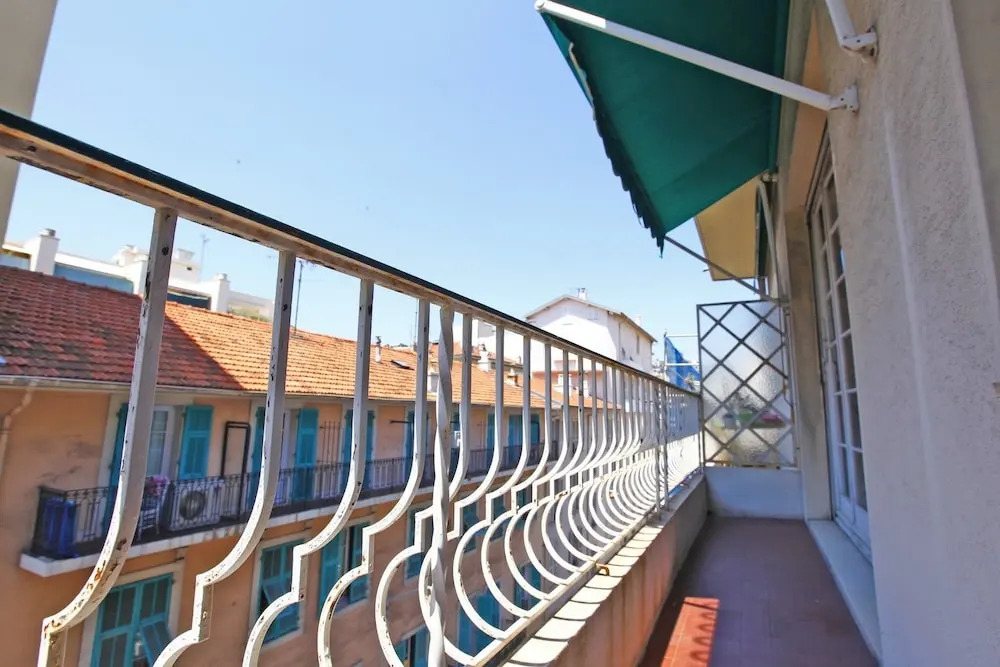Glamor studio 4 persons with terrace dowtown in Nice