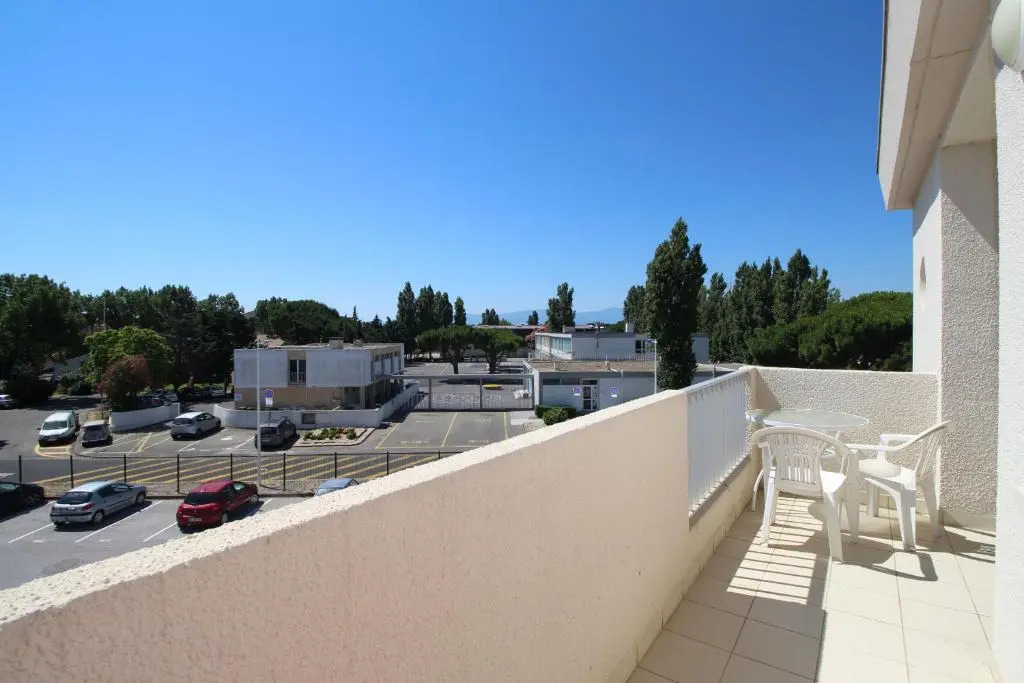 VOILLIERS- T2 avec parking à 700m de la plage