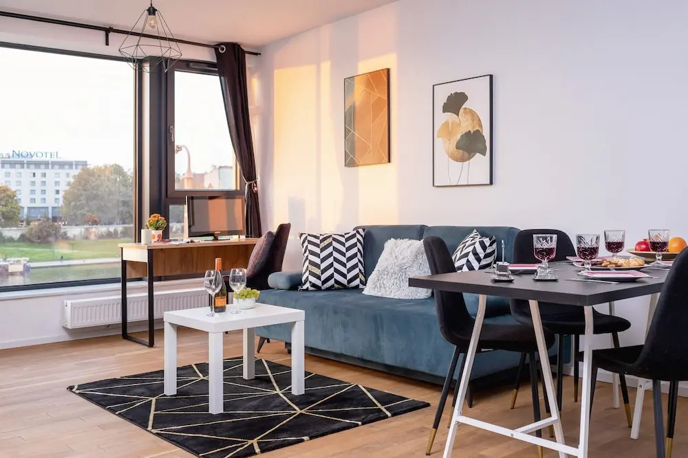 Riva Verona Apartment by Renters Prestige