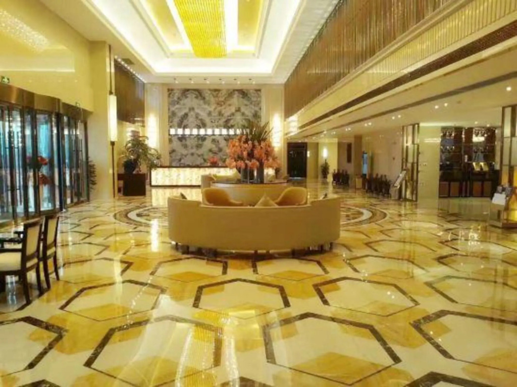 Ruili Bund Hotel