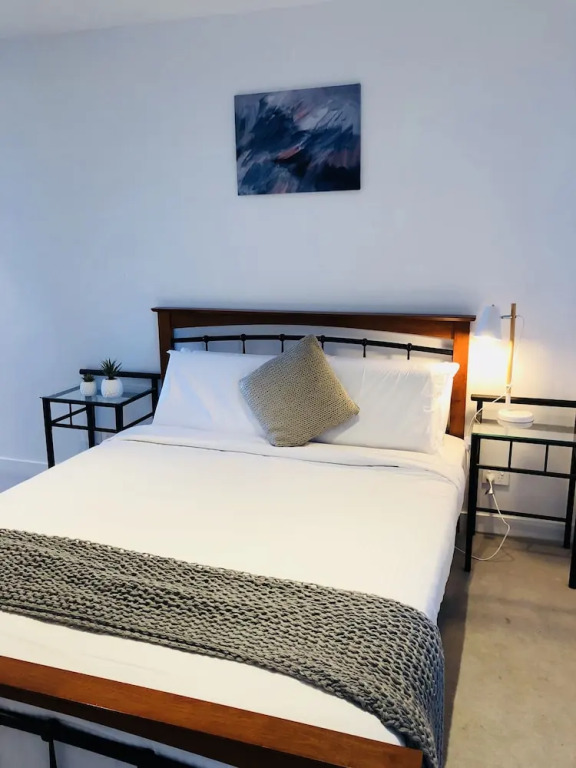 LVL 11 Cosy Apartment Near Lygon St