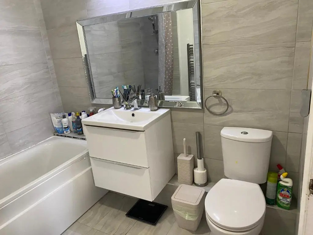Luxury 2 bedrooms fully equipped Apartment with garden, Free Parking, Free Wifi & Netflix