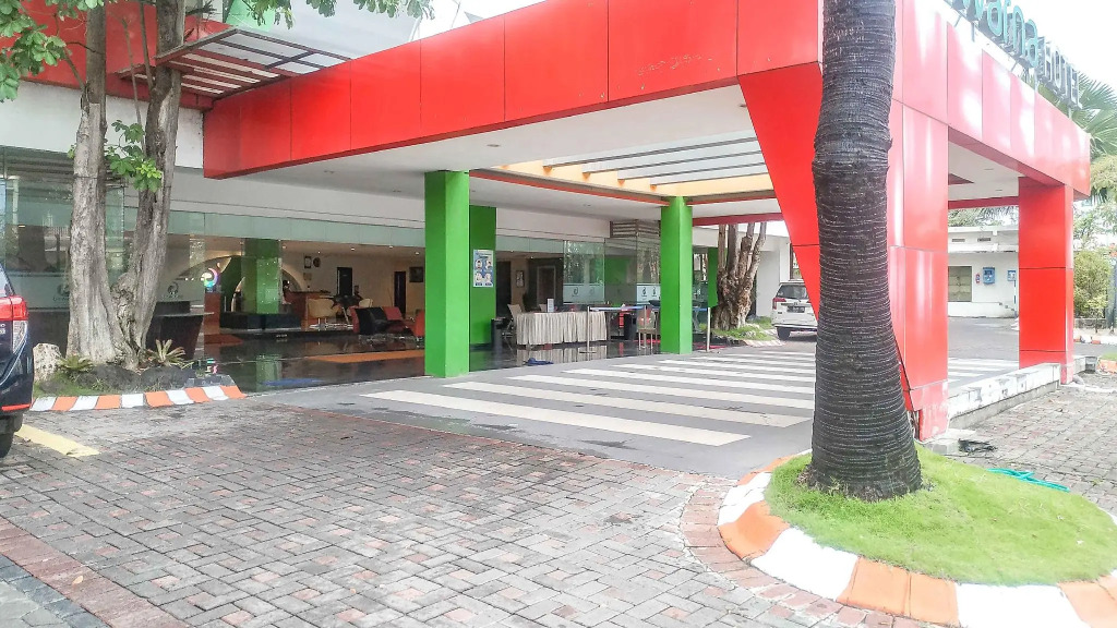RedDoorz Premium @ Jalan Veteran Bojonegoro