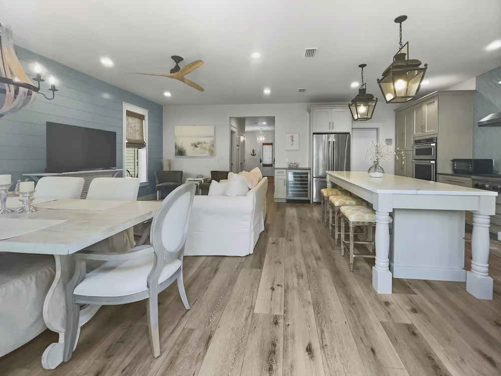 Beach Blessing 3 Bedroom Home by Redawning