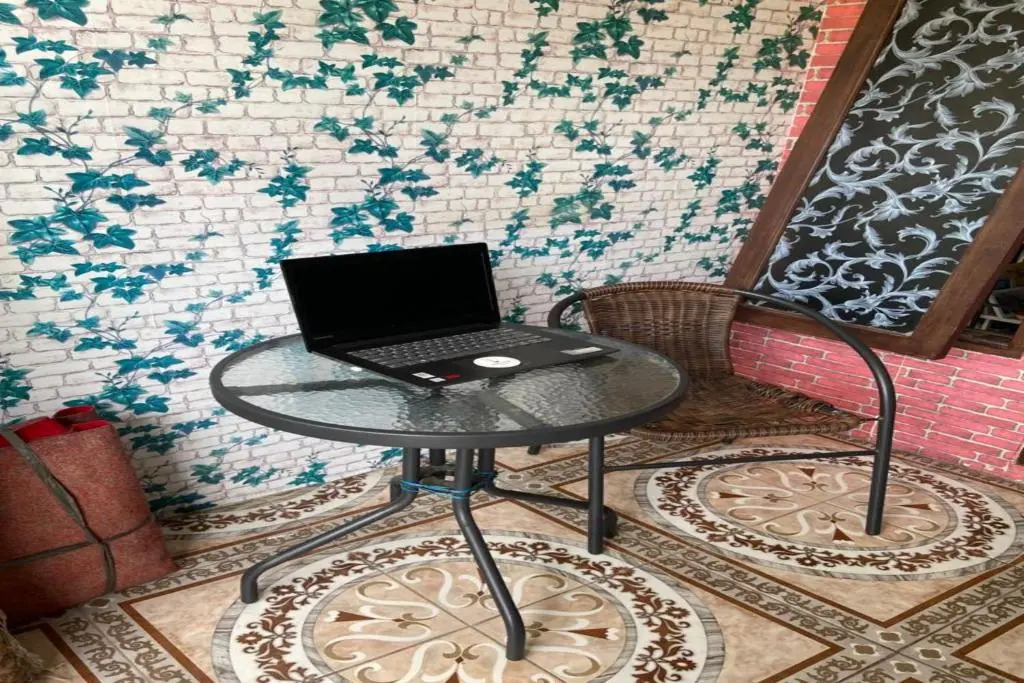 SPOT ON 91616 Kharisma Guest House