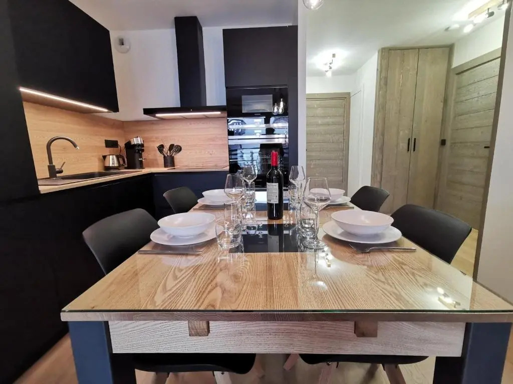 Charmant T2, Pied des Pistes, Centre-Village, Balcon, Parking - FR-1-685-16