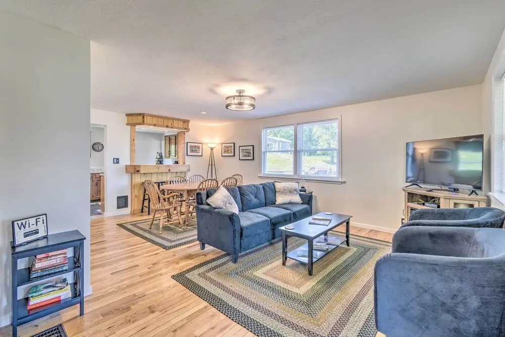 Watkins Glen Lakeview Cottage w/ Waterfall!