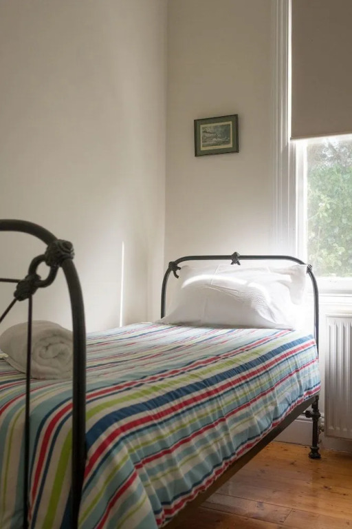 Palm Cottage - Pet Friendly Victorian Cottage