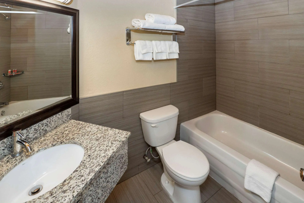 Medicine Hat Inn & Suites