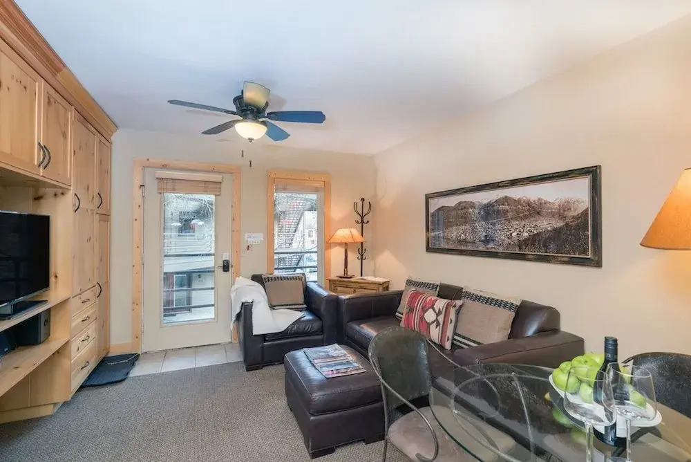 Clean, Cozy Riverside Condo, Walk Everywhere @ Viking Lodge 212 1 Bedroom Condo by RedAwning