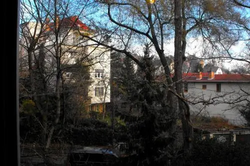 Season Hostel Hill