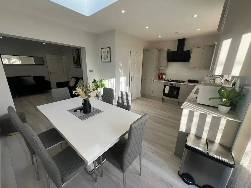 Harrow Family Home with Garden & Drive