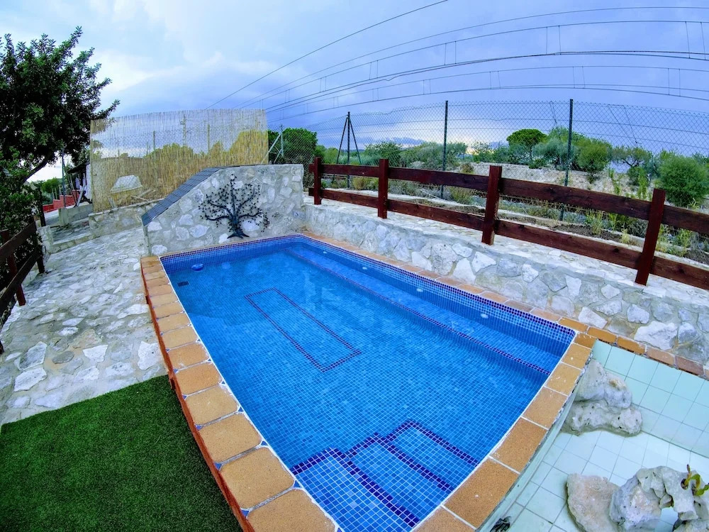 Bonito Chalet con Piscina Cerca del Mar