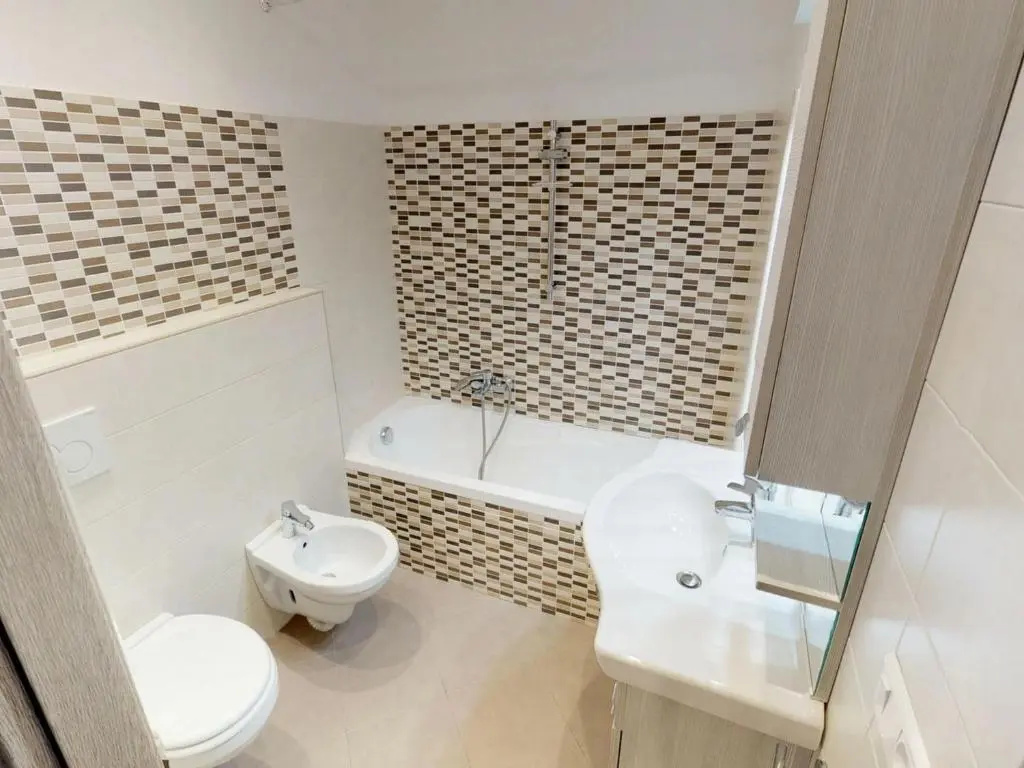 Appartement Menton, 3 pièces, 5 personnes - FR-1-196-230