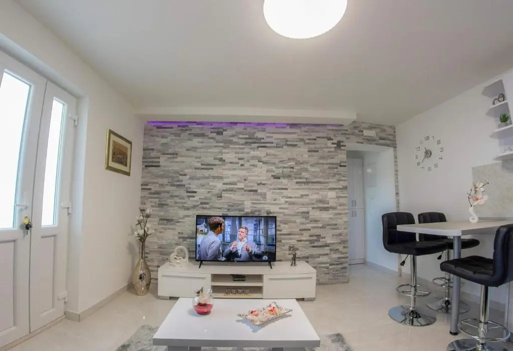 S & V Deluxe Apartments