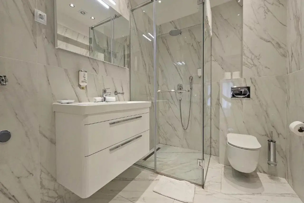 Royalis Suites Rafailovici - Beachfront Sea View Apartments