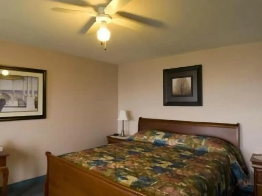 Parkland Village Inn