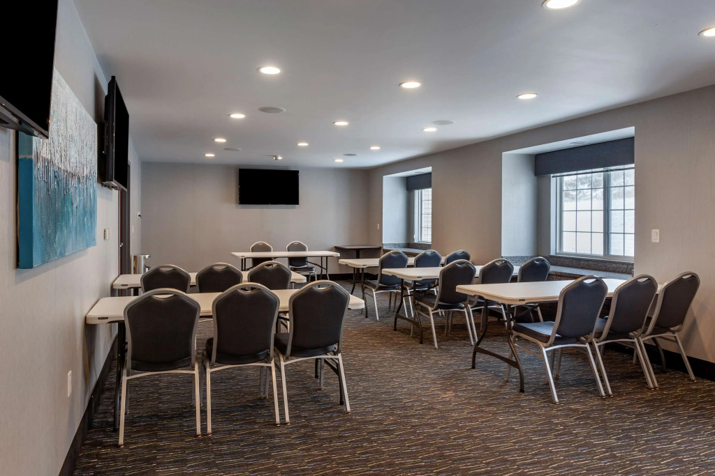 Best Western Plus Woodstock Inn & Suites