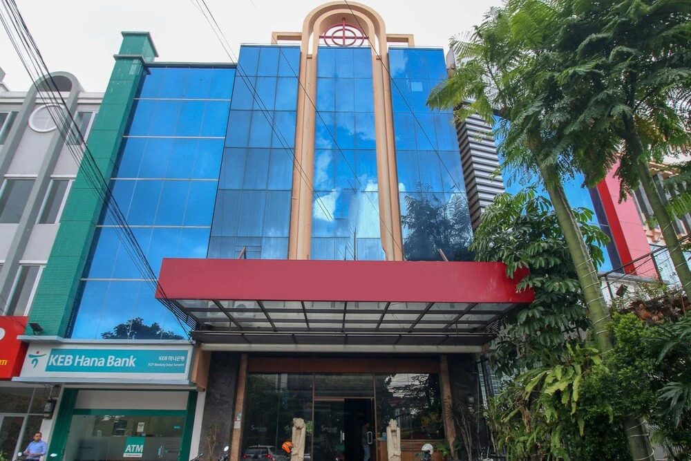 Airy Sukajadi Surya Sumantri 10D Bandung