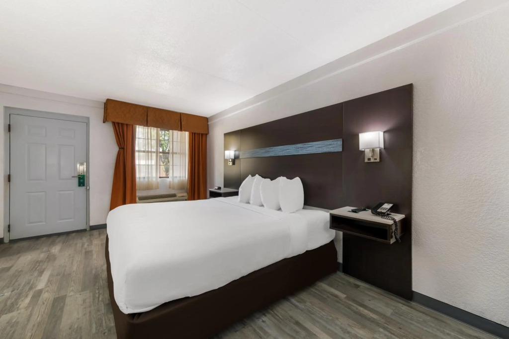 Quality Inn & Suites Airport