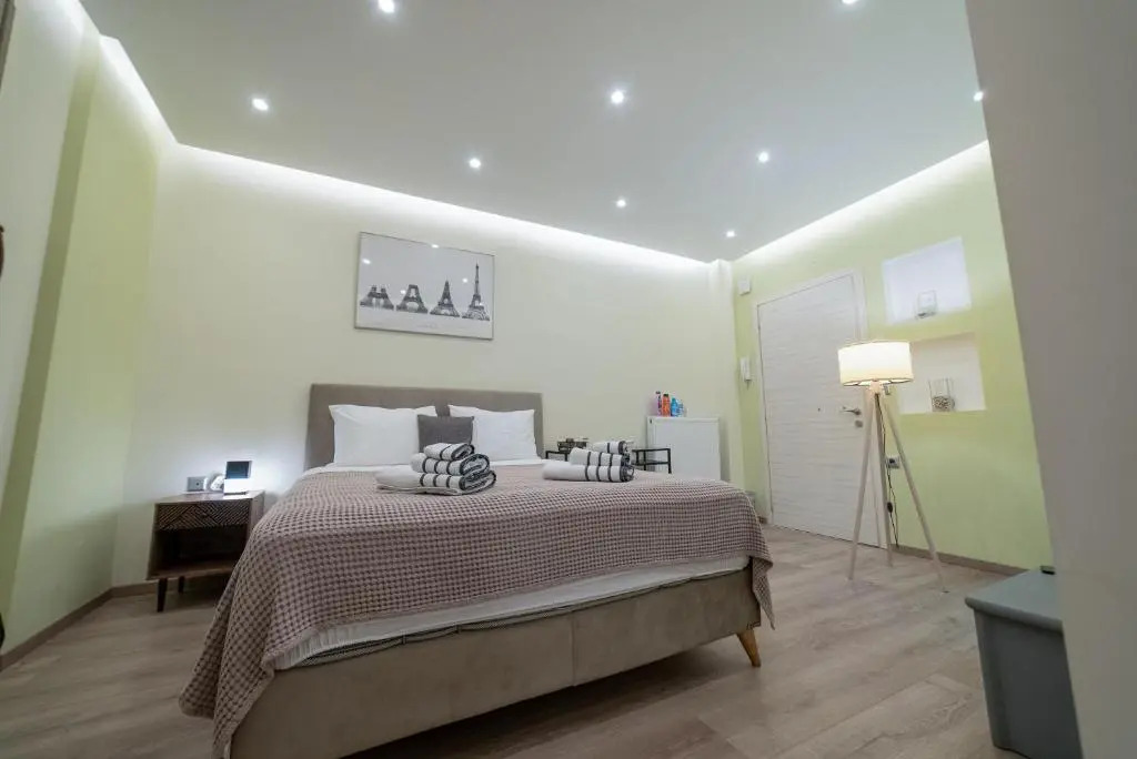 Luxury Suites with KING-SIZED bed