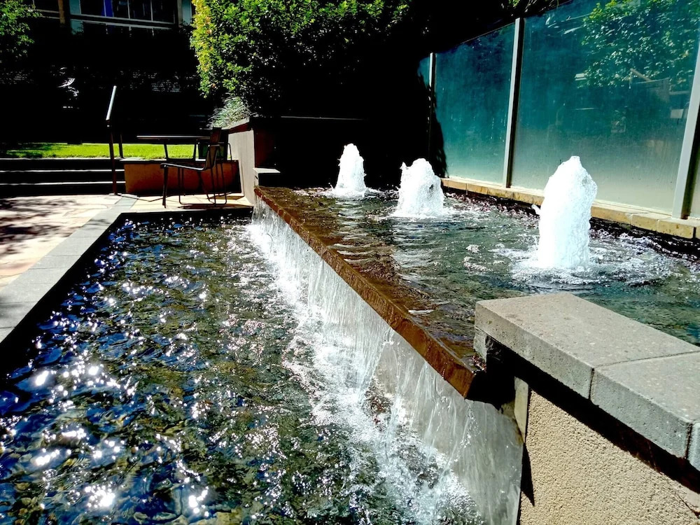 Melbourne City Oasis 2-bedroom Art Deco Apartment With Gym, Carpark, Pool, Wine