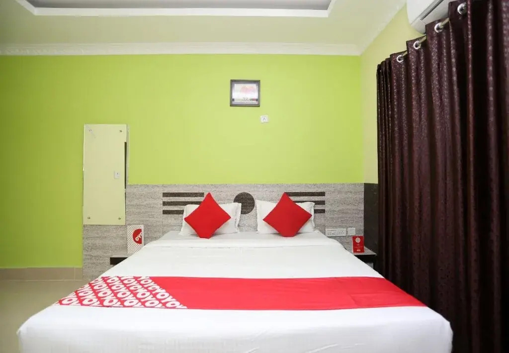 OYO 24317 Aditya Guest House 3