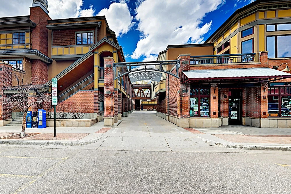 Downtown Gem 2br/2.5ba Overlooking The Yampa River 2 Bedroom Condo