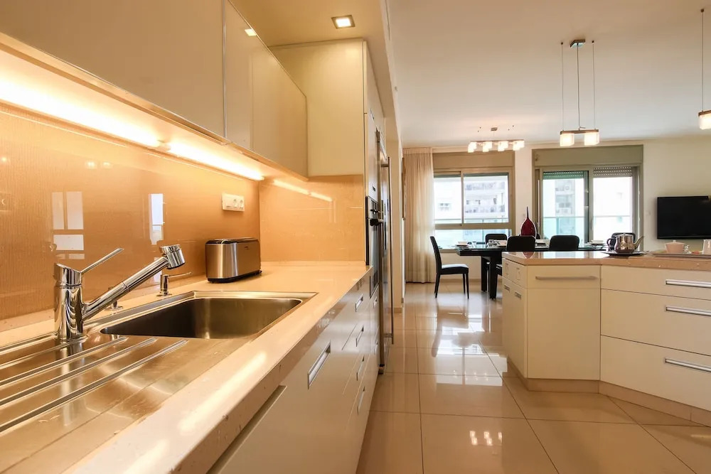 Luxury Family Getaway in Ramat Aviv