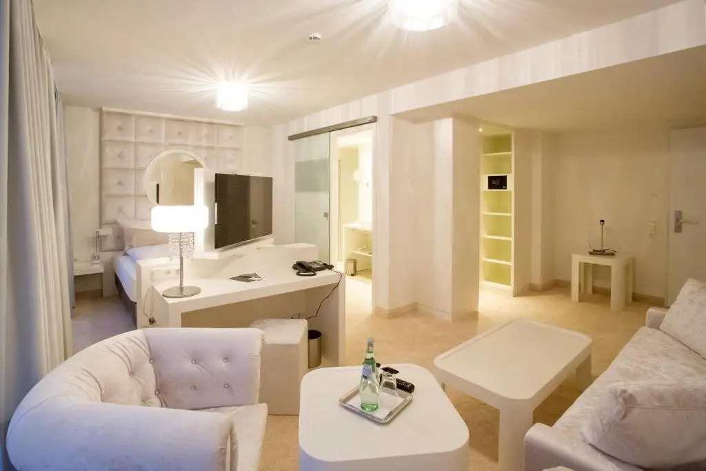Digital Hotel Kronjuwel by BRIGHT Waldkirch - Self Check-In I NIRO