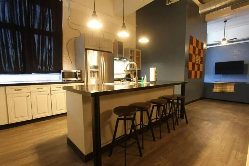 3E *New* Huge! Spacious 3 Bedroom in Oakland that sleeps 12!