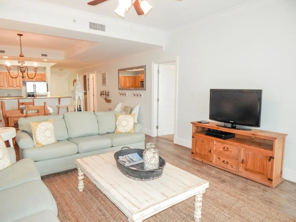 404 Holiday Isle 404 2 Bedroom Condo