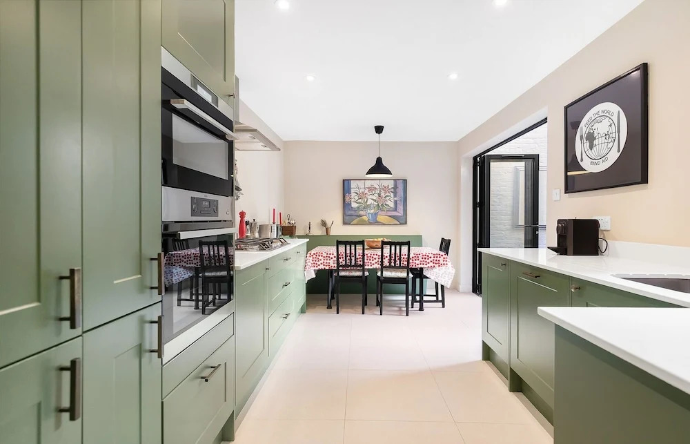 Green Retreat On Askew Crescent