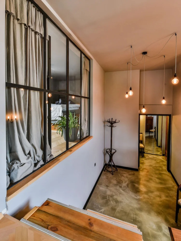 FM Luxury 3-BDR Apartment - 3 Levelled Home