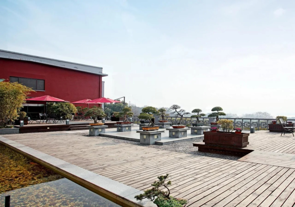 Huabei Hotel on West Lake