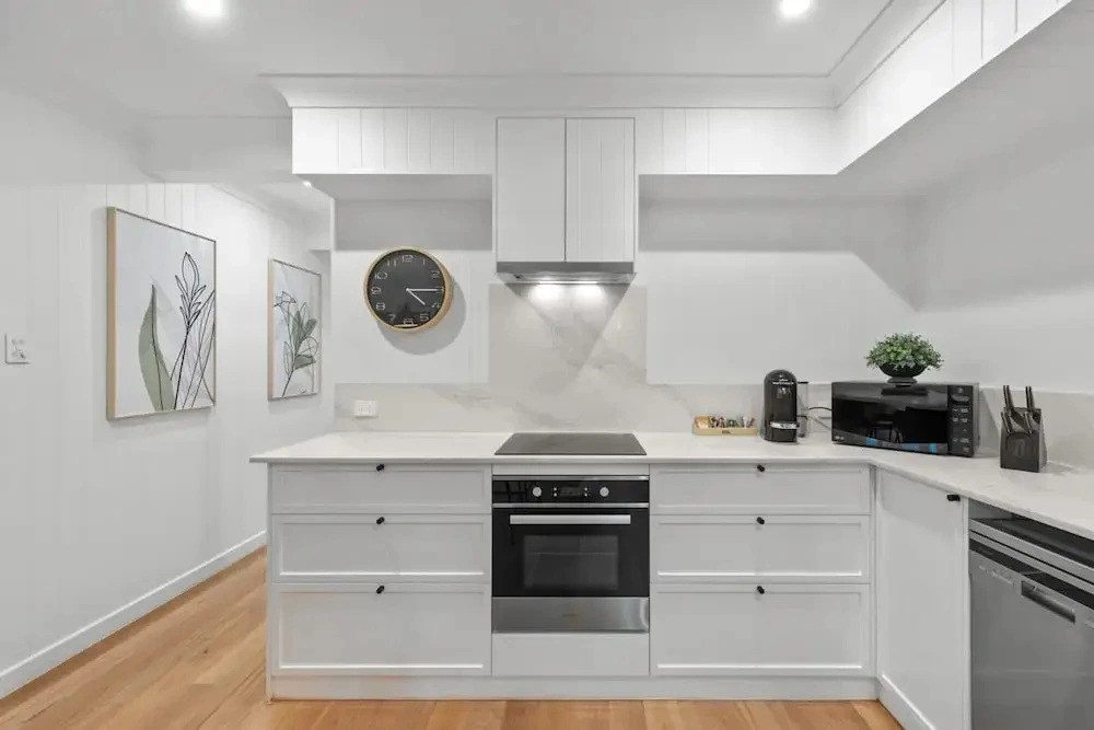 Bright 2-bed New Farm Apartment With Private Patio