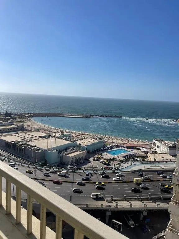 City squer apartment sea view