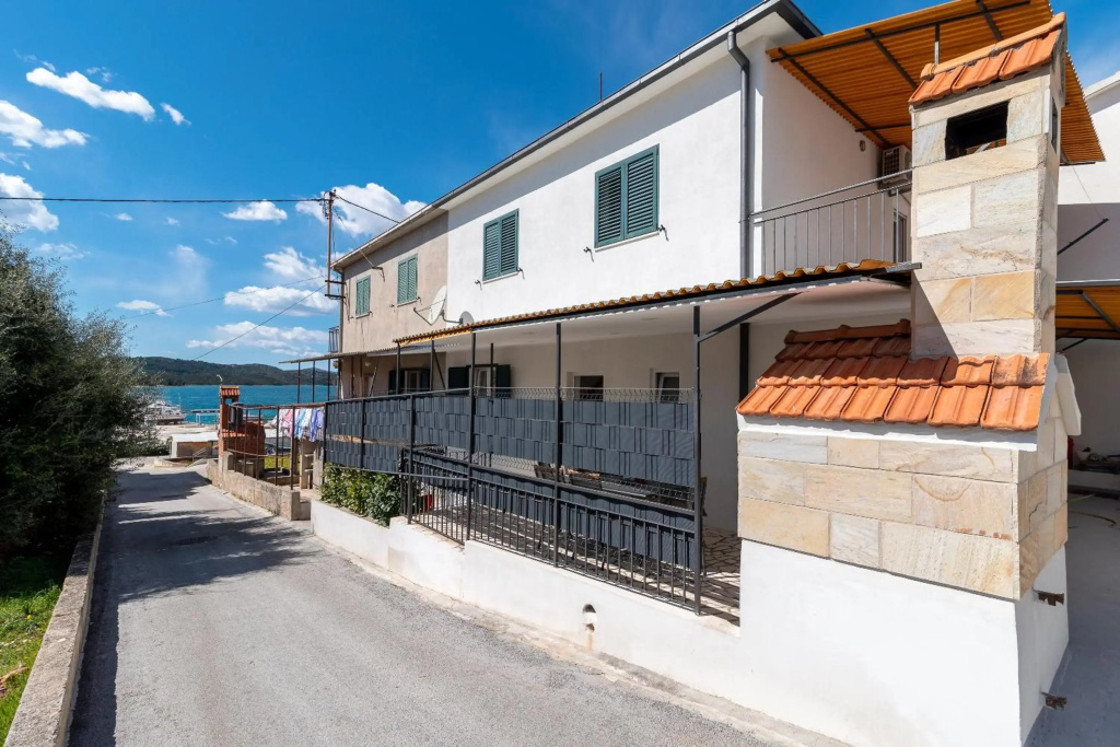 Apartment Radić-perfect location for summer activities