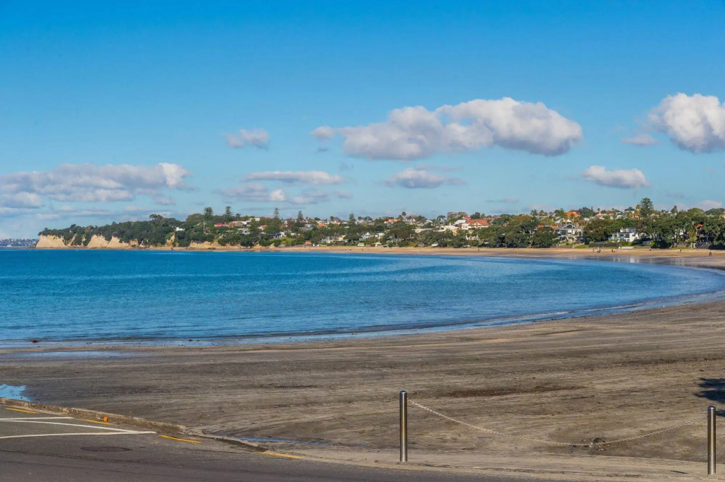 Emerald Inn on Takapuna Beach