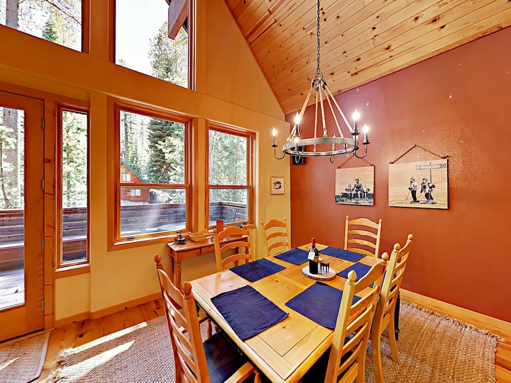 3br/2.5ba Lake  3 Bedroom Home
