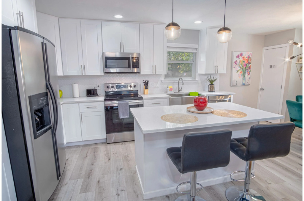 Freshly Remodeled 3BR 2BA Near Fantastic Downtown