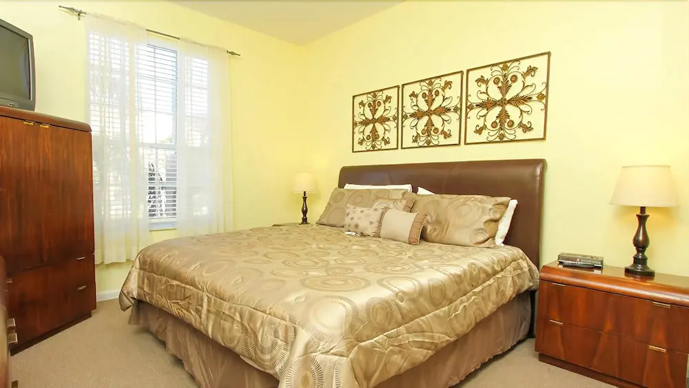 2300 Butterfly Palm Way 204